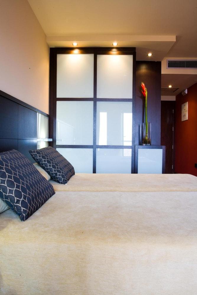 Royal Nayef Hotel Portonovo Bagian luar foto