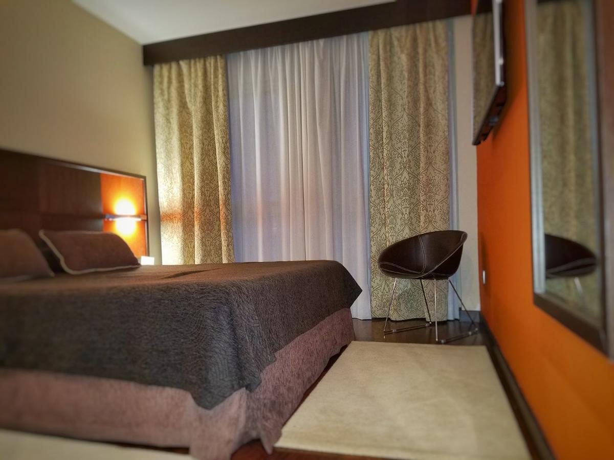 Royal Nayef Hotel Portonovo Bagian luar foto
