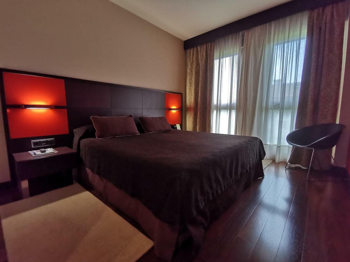 Royal Nayef Hotel Portonovo Bagian luar foto